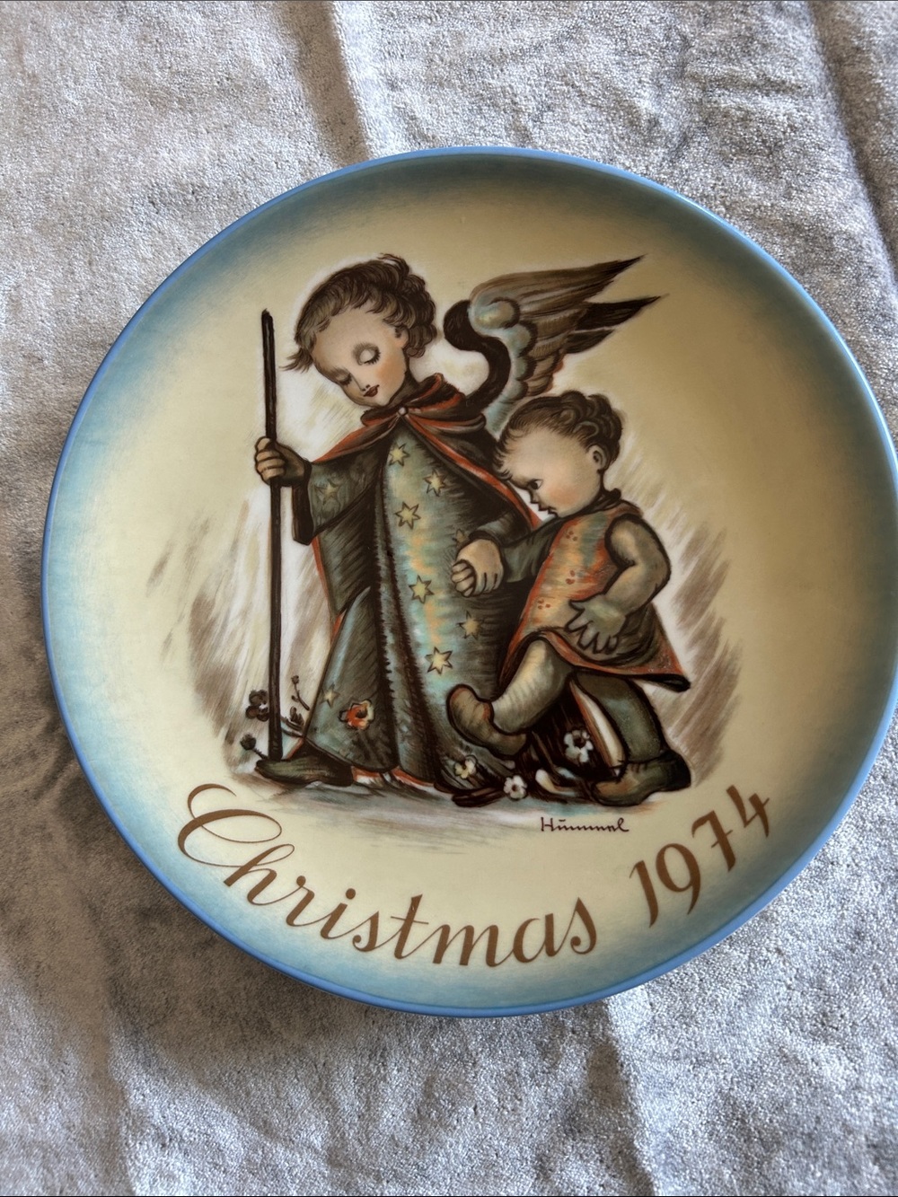 Hummel Blue Cream Angel Guardian Holiday Plate